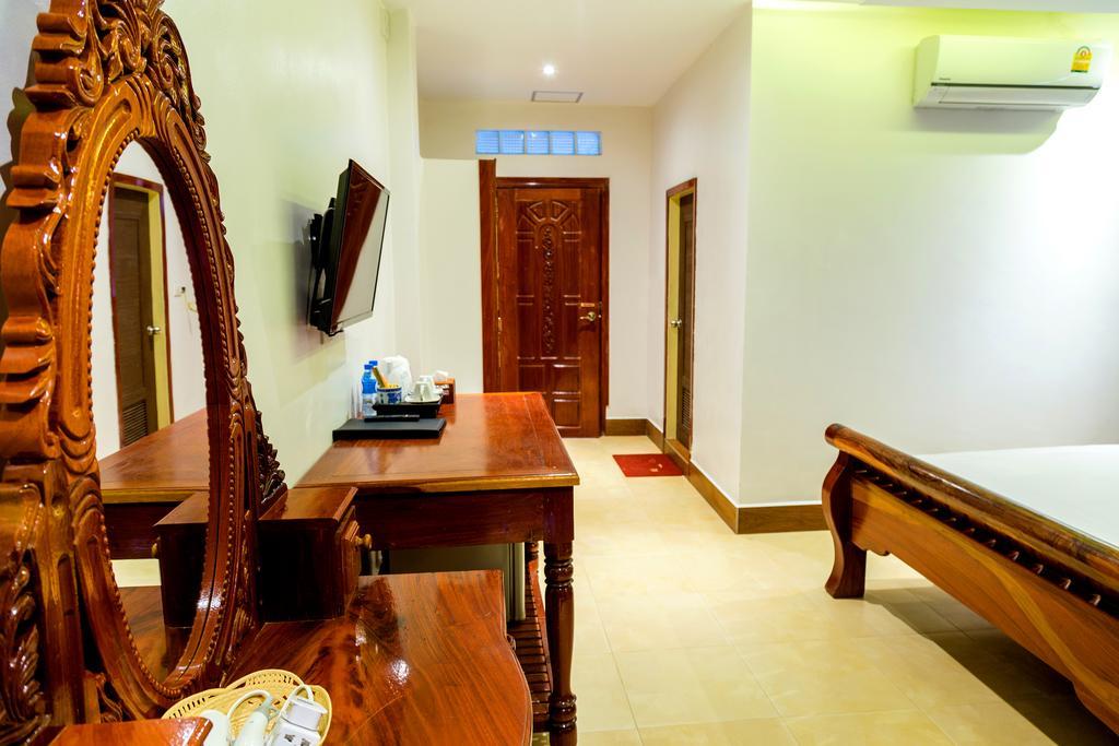 Ly Heng Chhay Hotel Paôy Pêt Esterno foto
